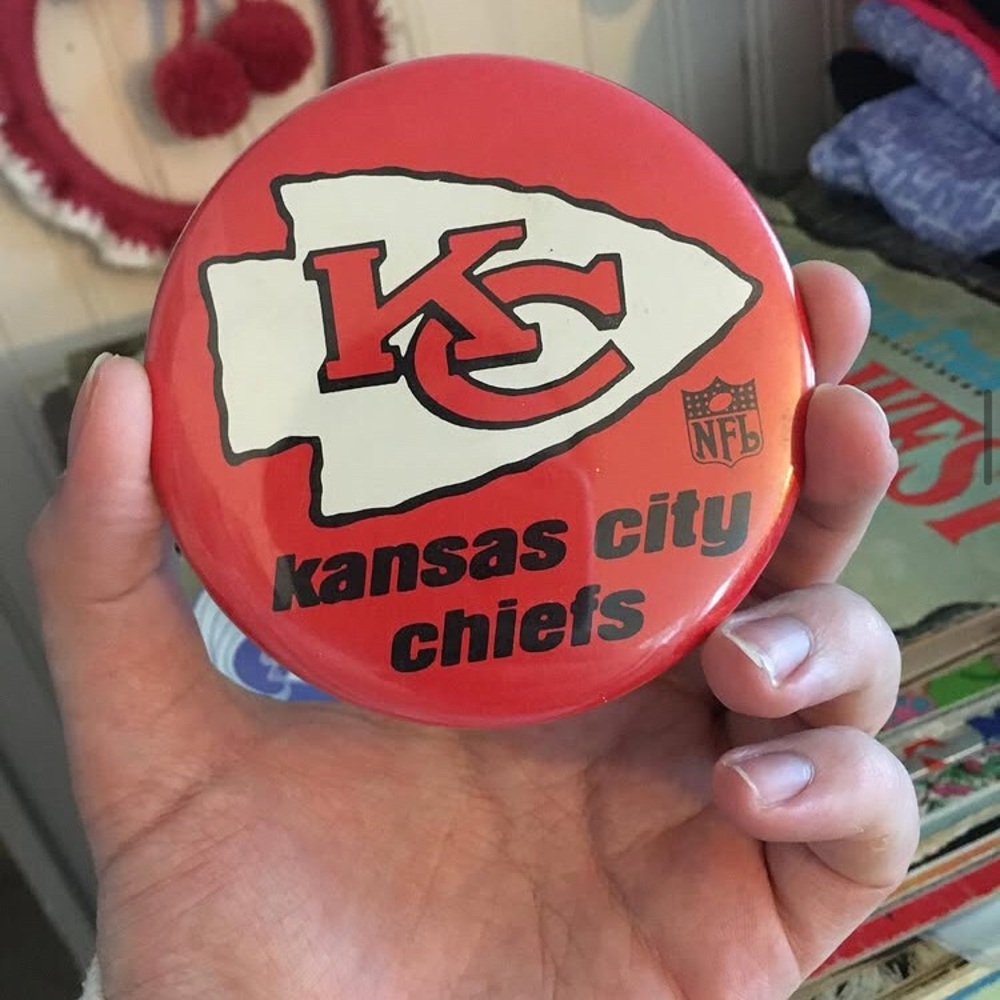 1970 Kansas City C H I E F S pinback buttons